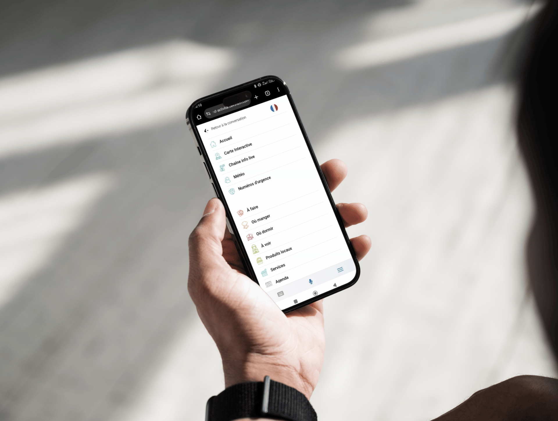 Borne interactive agent d’accueil digital multilingue pour campings