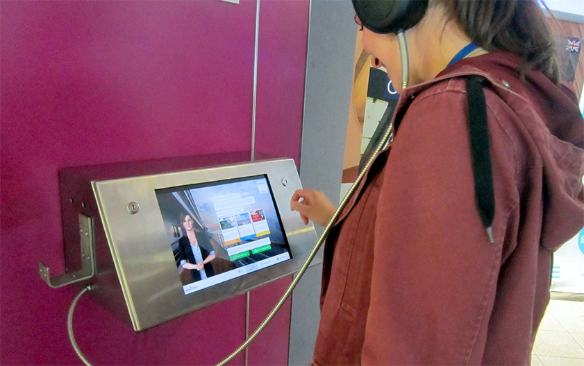 Solution IA d’accueil digital multilingue pour les transports